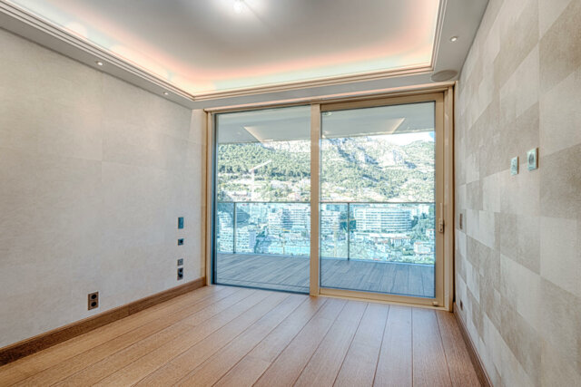 TOUR ODÉON – 5 ROOM APARTMENT ON A HIGH FLOOR FOR SALE - 12/13