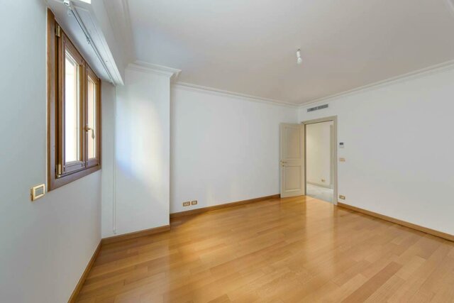 Villa Hermosa: Elegante trilocale nel Carrè d'Or - 4/7