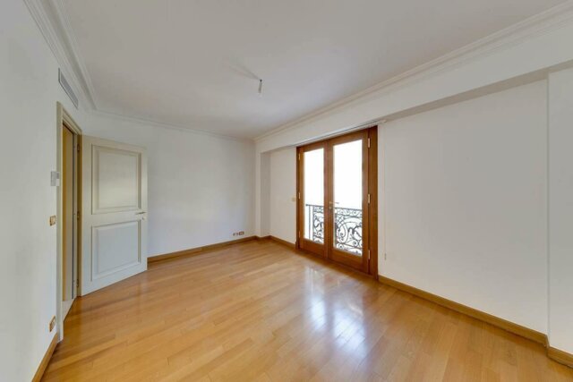 Villa Hermosa: Elegante trilocale nel Carrè d'Or - 5/7