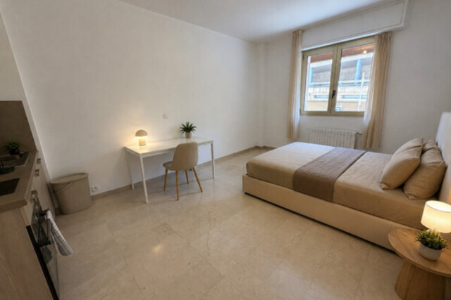 CARRÉ D'OR - STUDIO À LA LOCATION